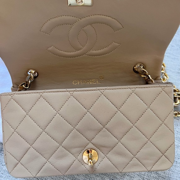 Authentic Chanel Vintage Small Flap Bag Beige - Picture 2 of 9